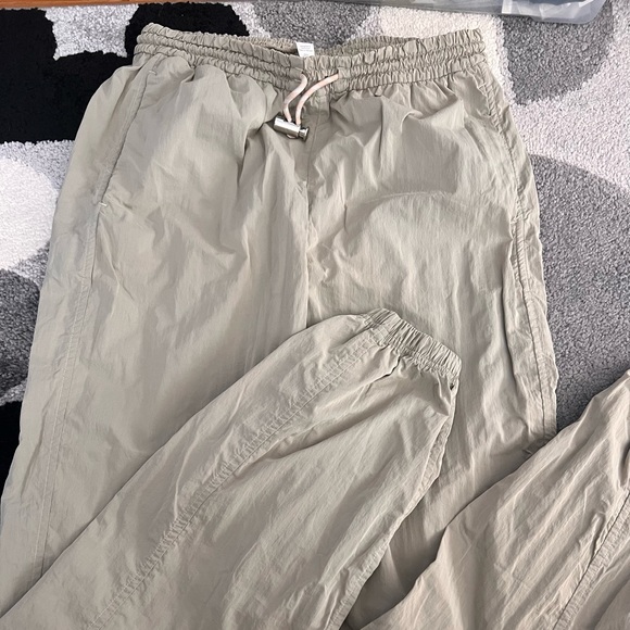 Lululemon Mid-Rise Jogger - Picture 3 of 8